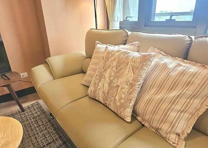 Terracota Glow 1br Near Greenbelt Mall Manila