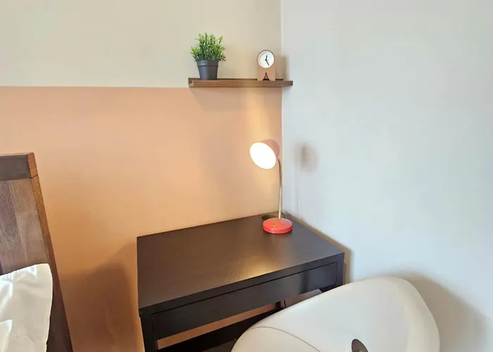 Terracota Glow 1br Near Greenbelt Mall Apartahotel