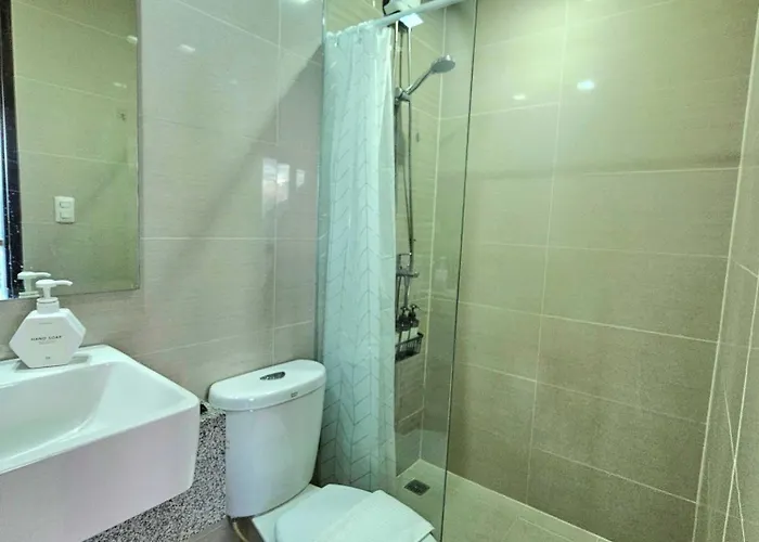 Terracota Glow 1br Near Greenbelt Mall Apartahotel
