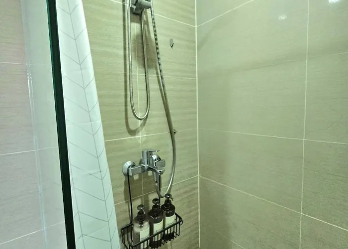 Terracota Glow 1br Near Greenbelt Mall Apartahotel 4*