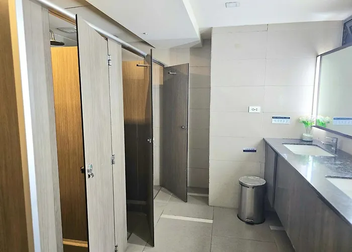 Terracota Glow 1br Near Greenbelt Mall 4*